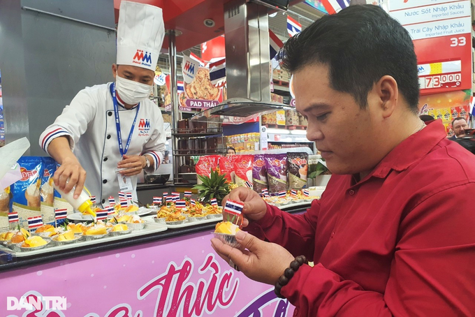 Lạ miệng với xôi mít, gà nướng lá dứa đậm chất Thái ngay tại TPHCM