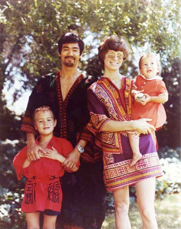 Con gái Lý Tiểu Long bỏ đam mê ca hát để thực hiện giấc mơ dang dở của bố và anh trai